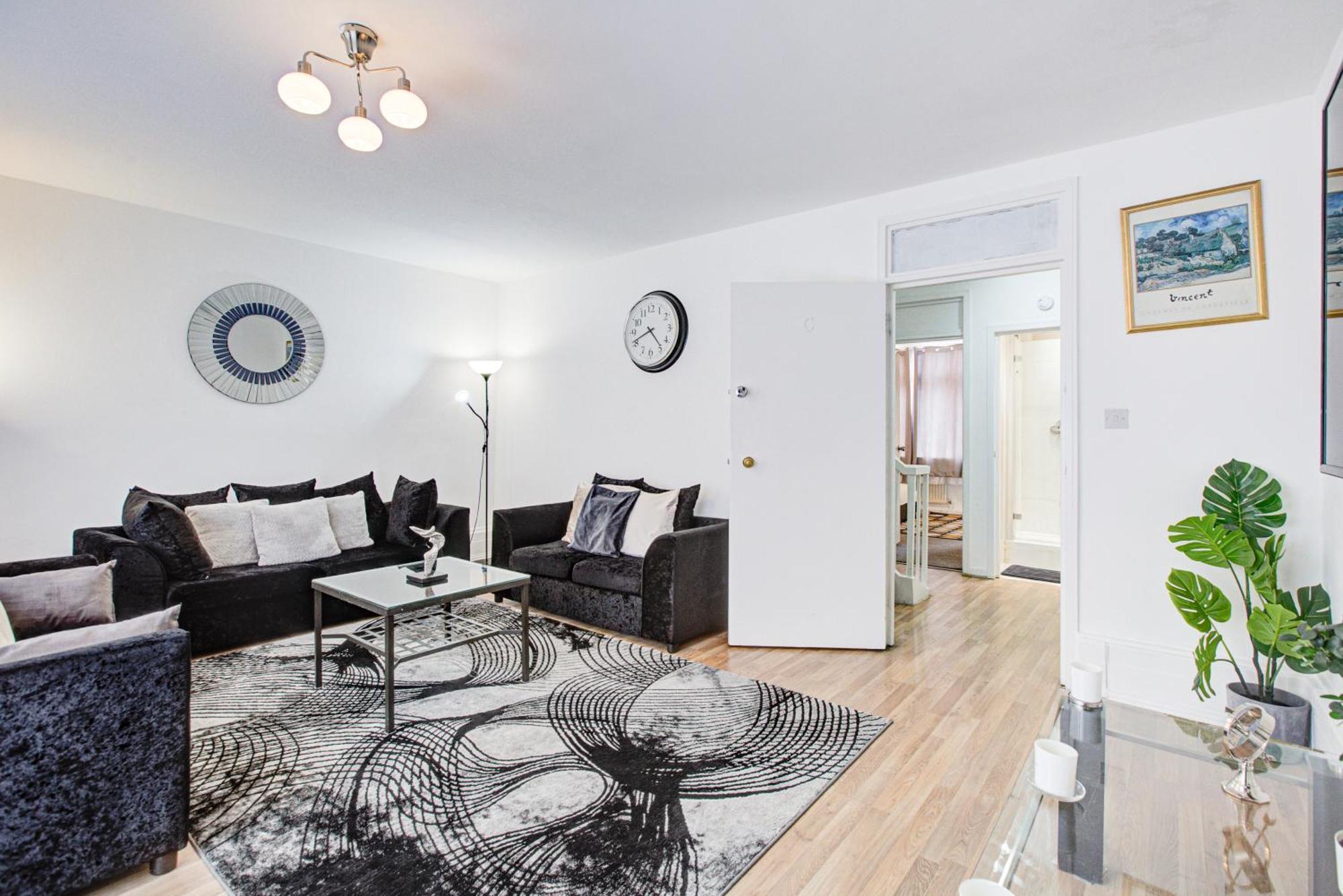 Gorgeous 5-bedrooms 5-bathrooms In * London