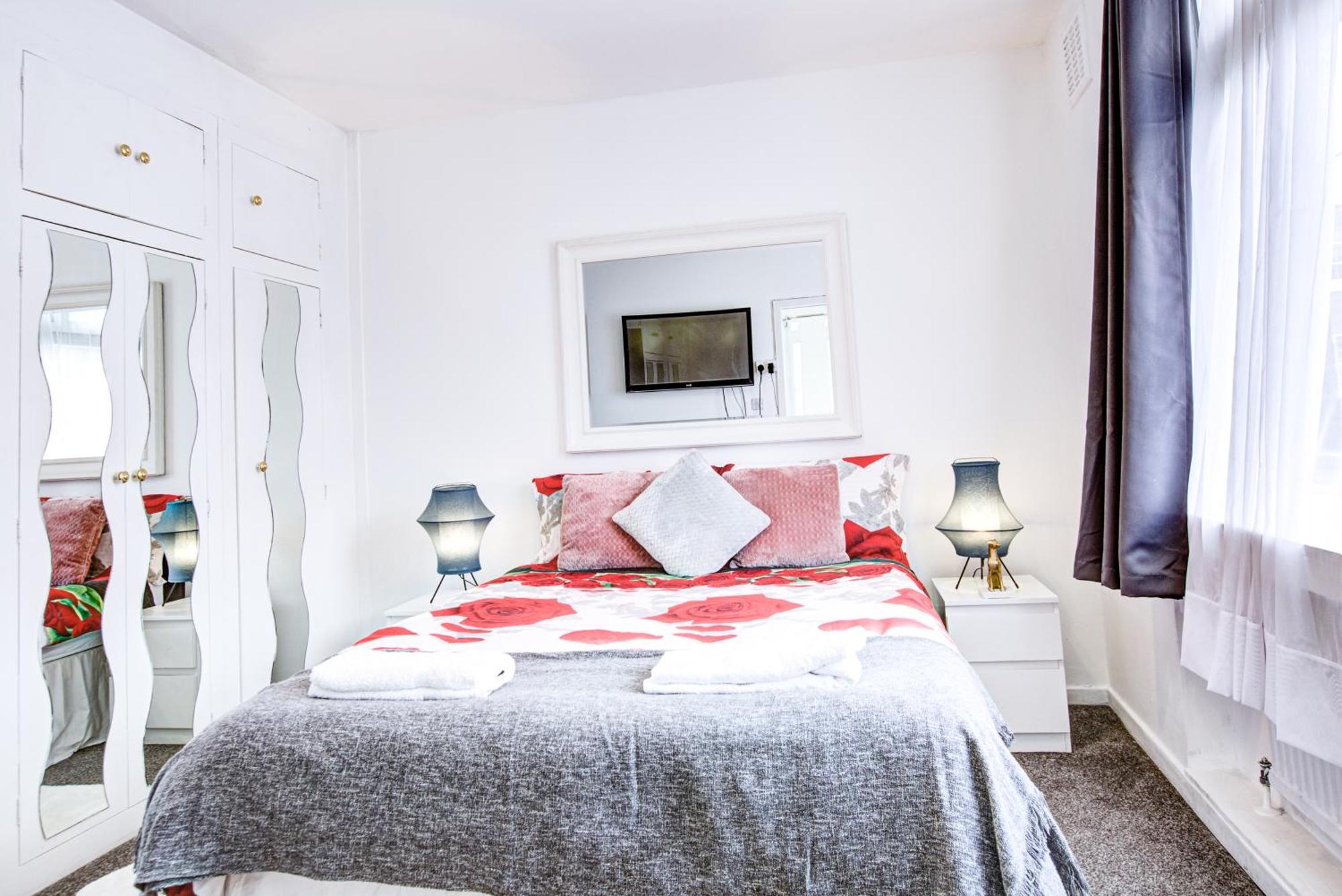 Gorgeous 5-bedrooms 5-bathrooms In * London