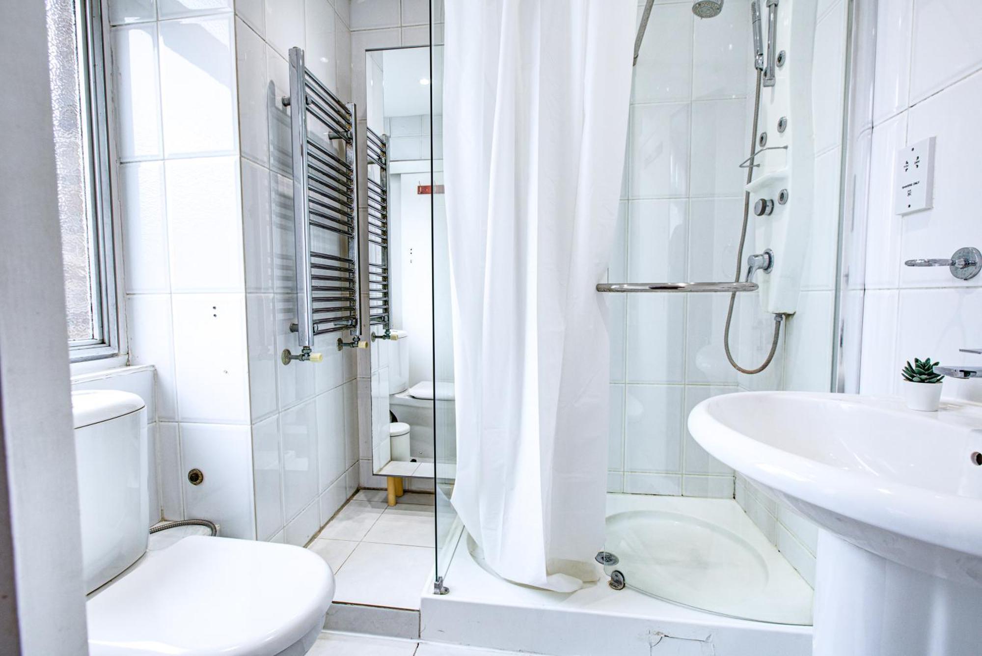 Apartment Gorgeous 5-bedrooms 5-bathrooms In