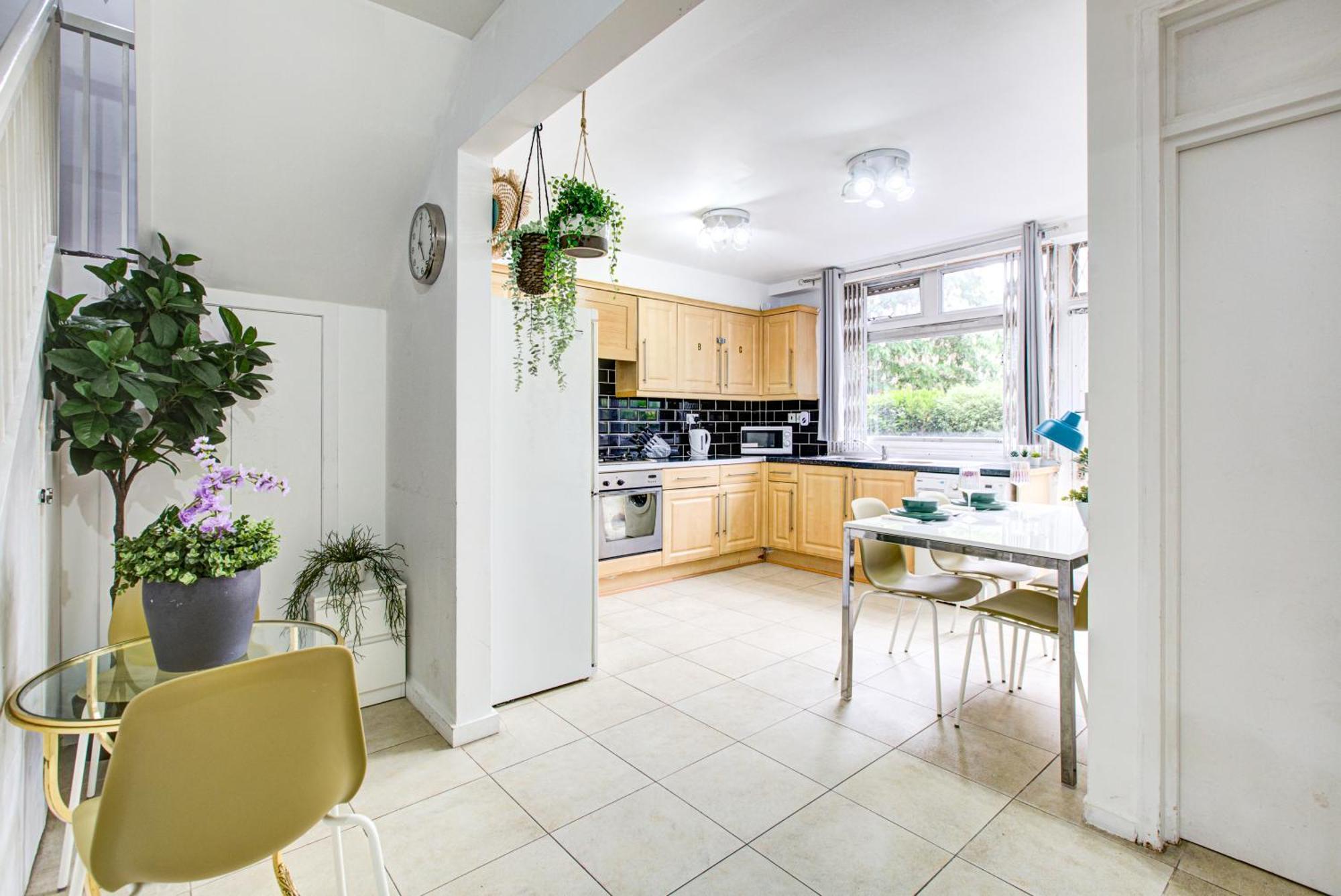 Gorgeous 5-bedrooms 5-bathrooms In * London