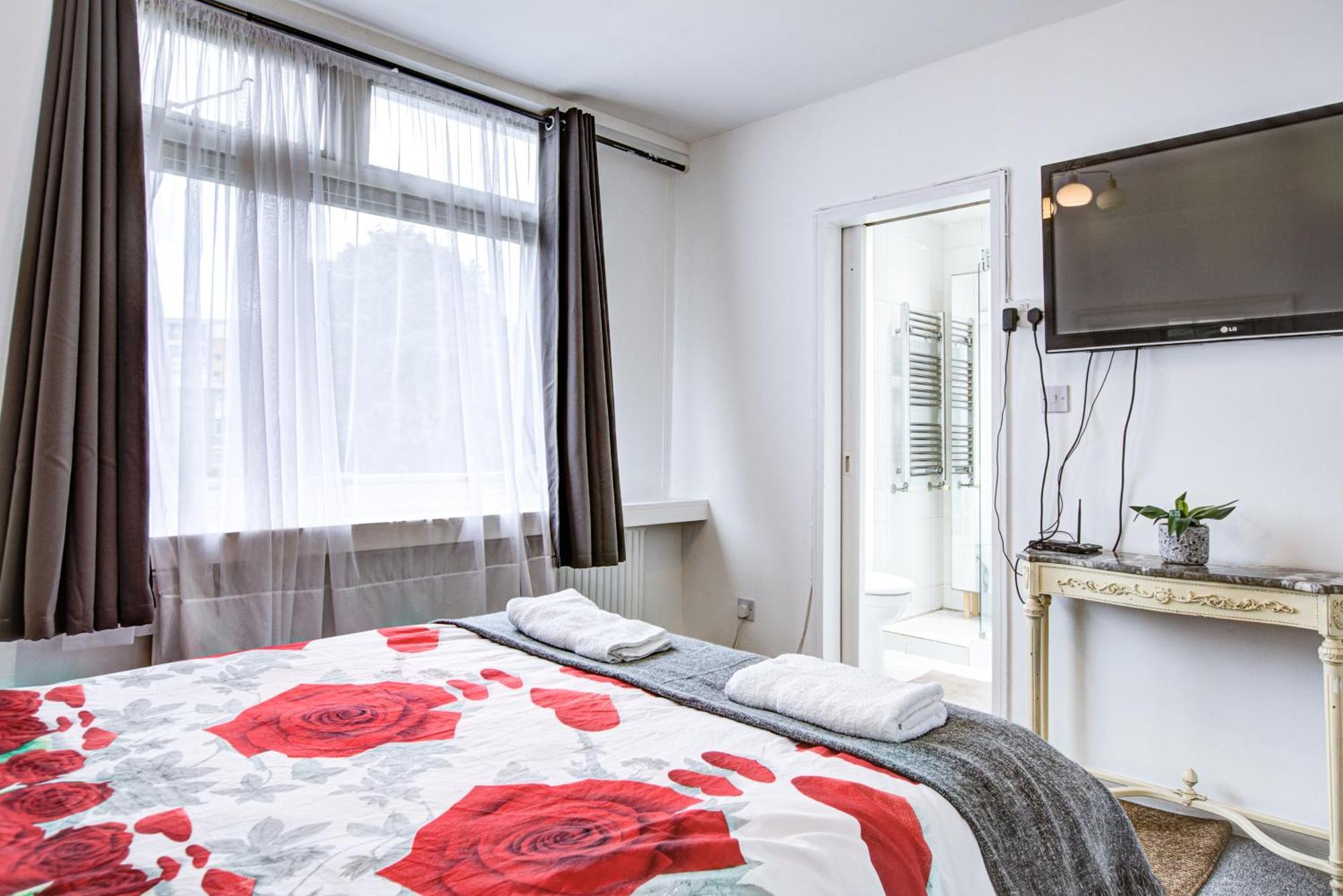 Apartment Gorgeous 5-bedrooms 5-bathrooms In