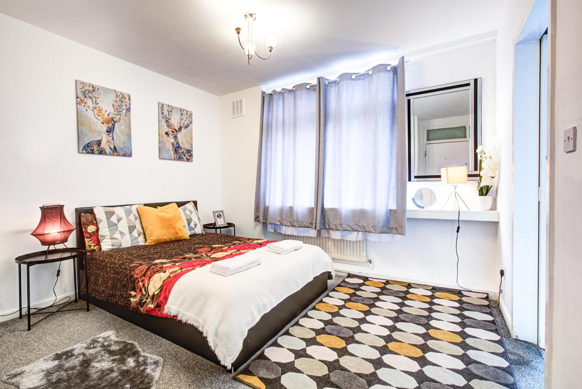 Gorgeous 5-bedrooms 5-bathrooms In London